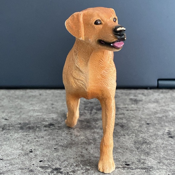 Breyer Dog Companion Animal Yellow Labrador Retriever - Picture 3 of 14